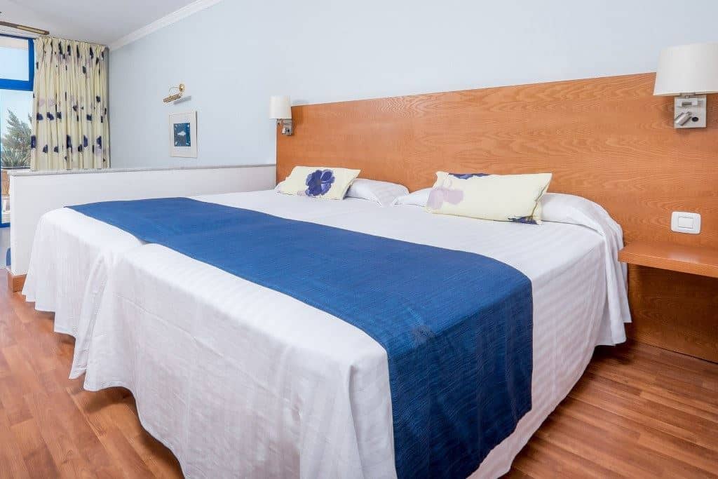 rooms-family-room-balcony-or-terrace