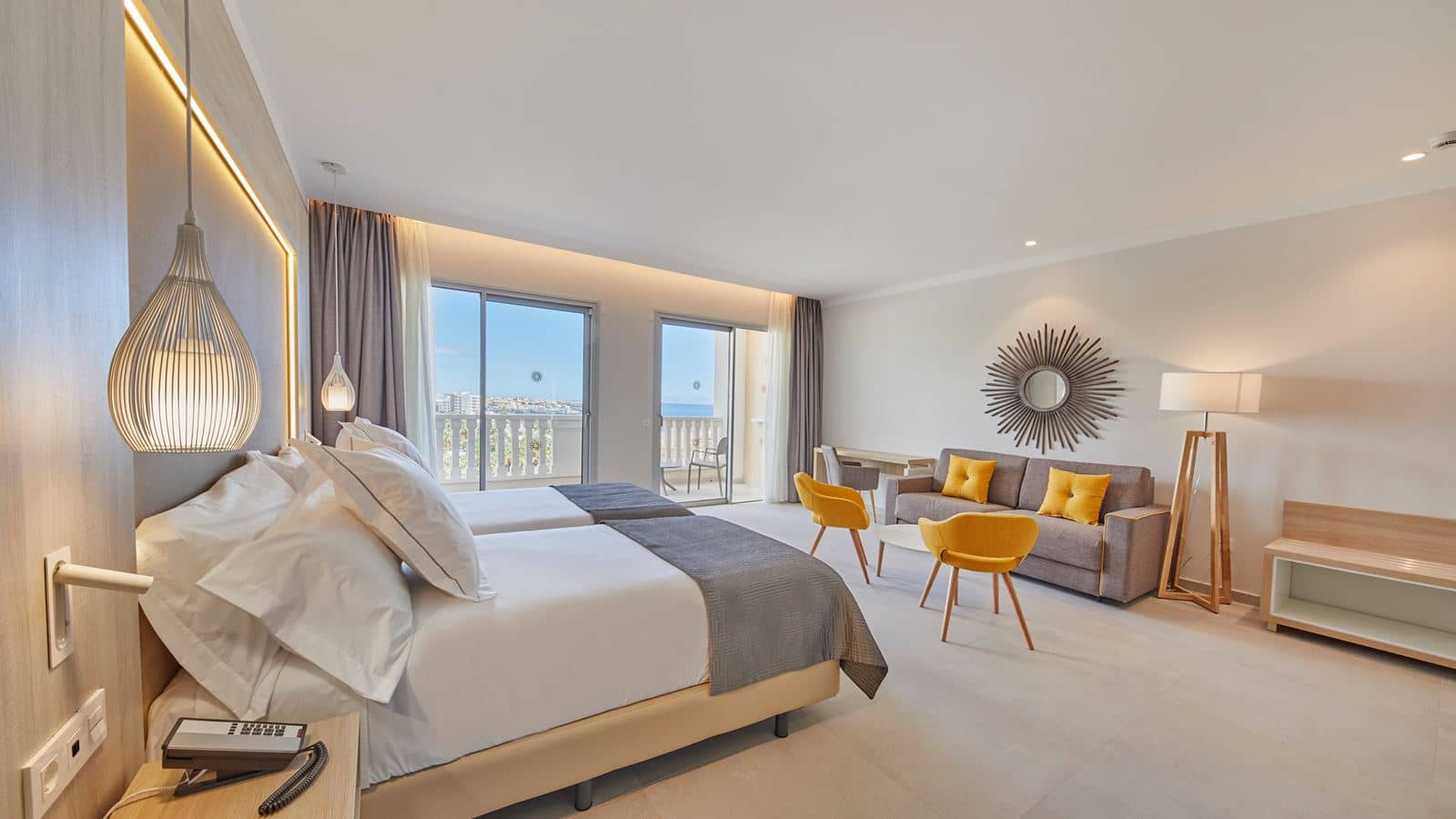 rooms-junior-suite-sea-view-balcony-or-terrace