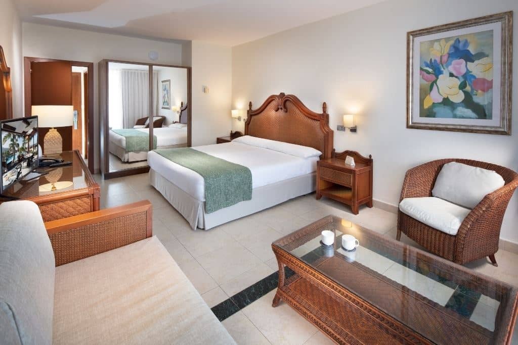 rooms-family-superior-lateral-sea-view