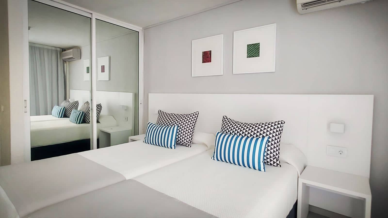 rooms-junior-suite-twin-with-sea-view-balconyj-or-terrace
