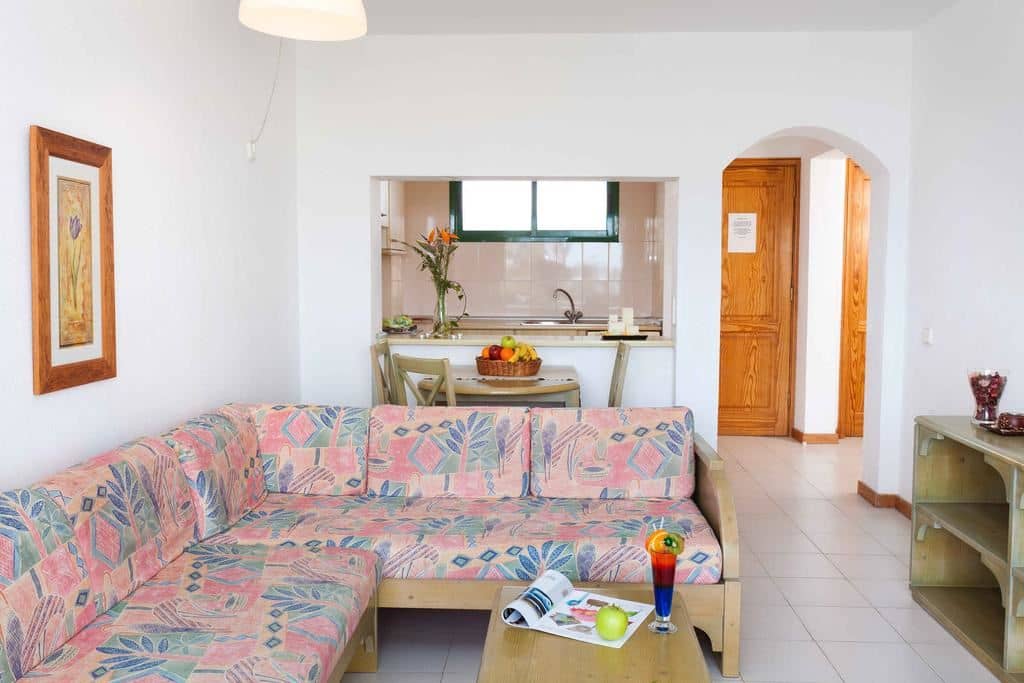 rooms-apartment-1-bedroom-balcony-or-terrace