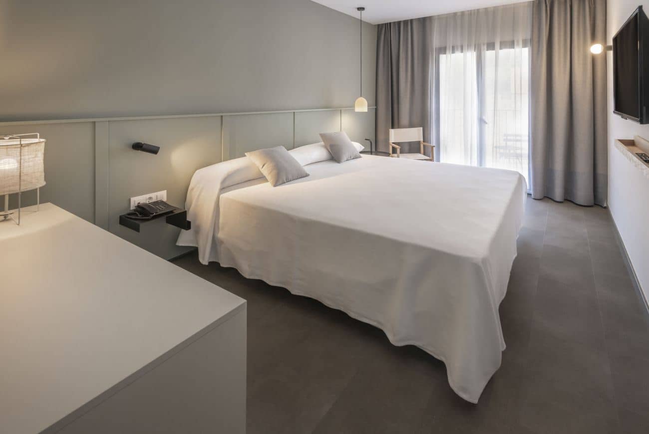 rooms-double-standard-street-view