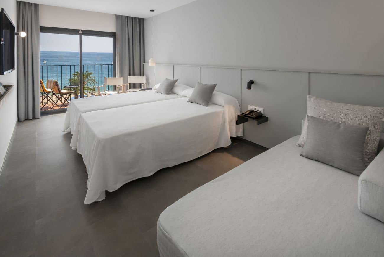 rooms-triple-standard-room-seaview