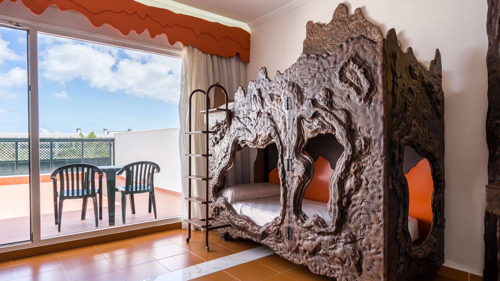 rooms-double-theme-room