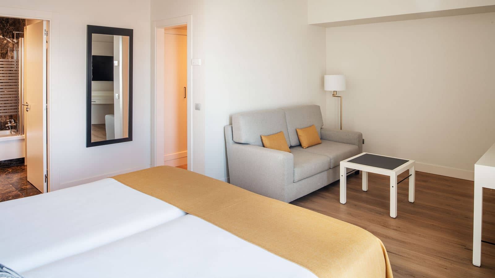 rooms-double-standard-city-view