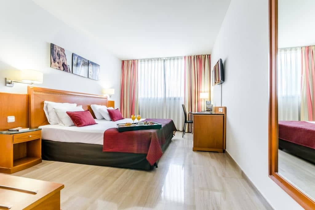 rooms-twin-room