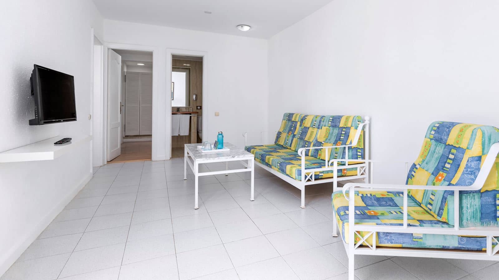 rooms-2-bedrooms-family-room-pool-side-terrace