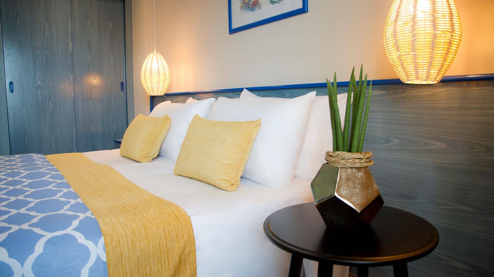 rooms-triple-room-balcony-or-terrace