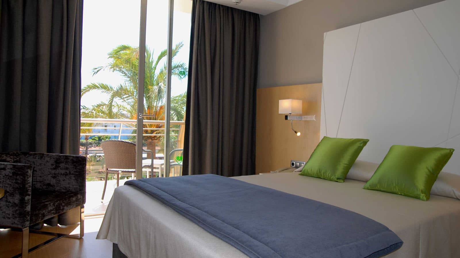 rooms-double-standard-room-balcony
