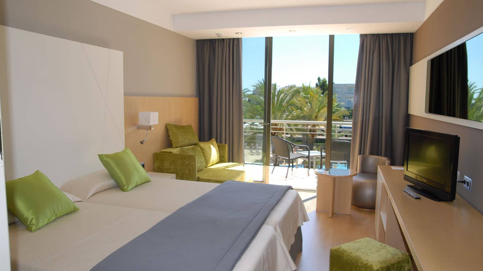 rooms-double-select-balcony-or-terrace