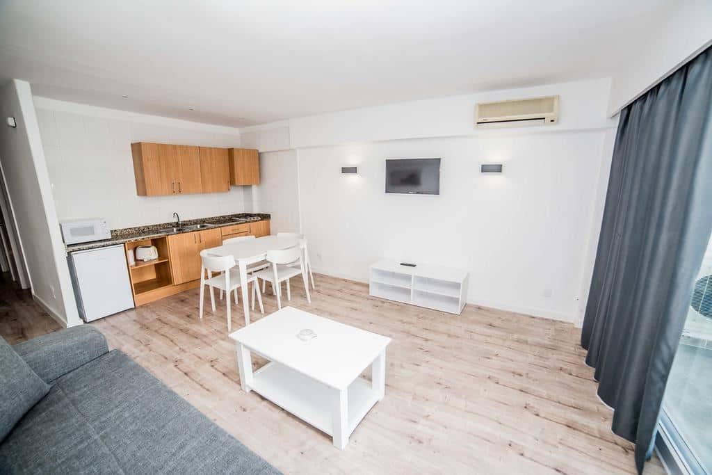 rooms-apartment-2-bedroom-sea-view