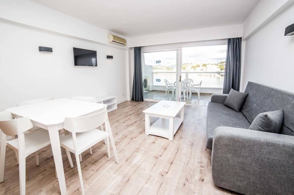 rooms-apartment-2-bedroom-sea-view