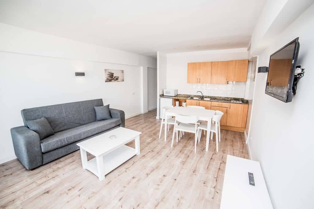 rooms-apartment-2-bedroom-sea-view