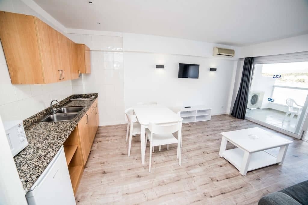 rooms-apartment-2-bedroom-sea-view