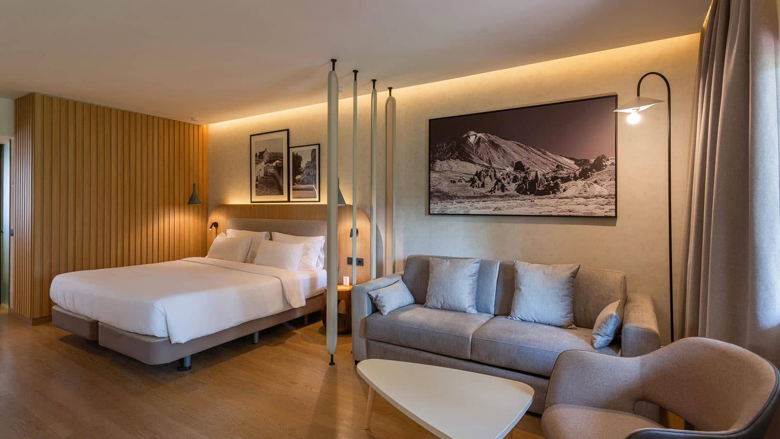 rooms-junior-suite-with-balcony