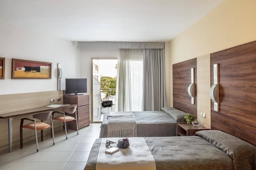 rooms-standard-double-room-with-balcony