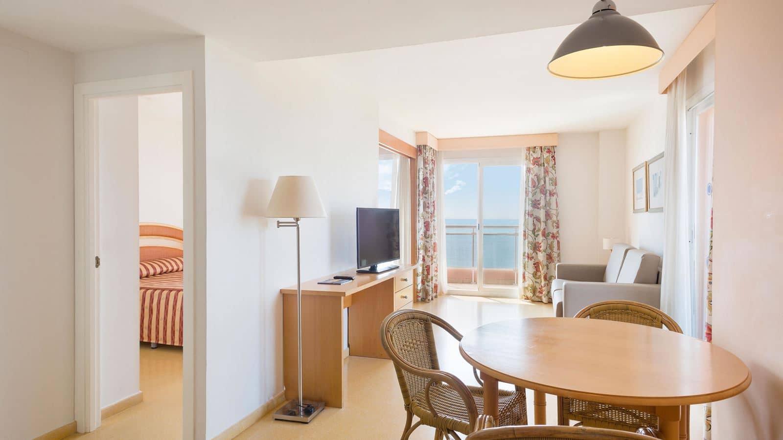 rooms-apartment-lateral-sea-view