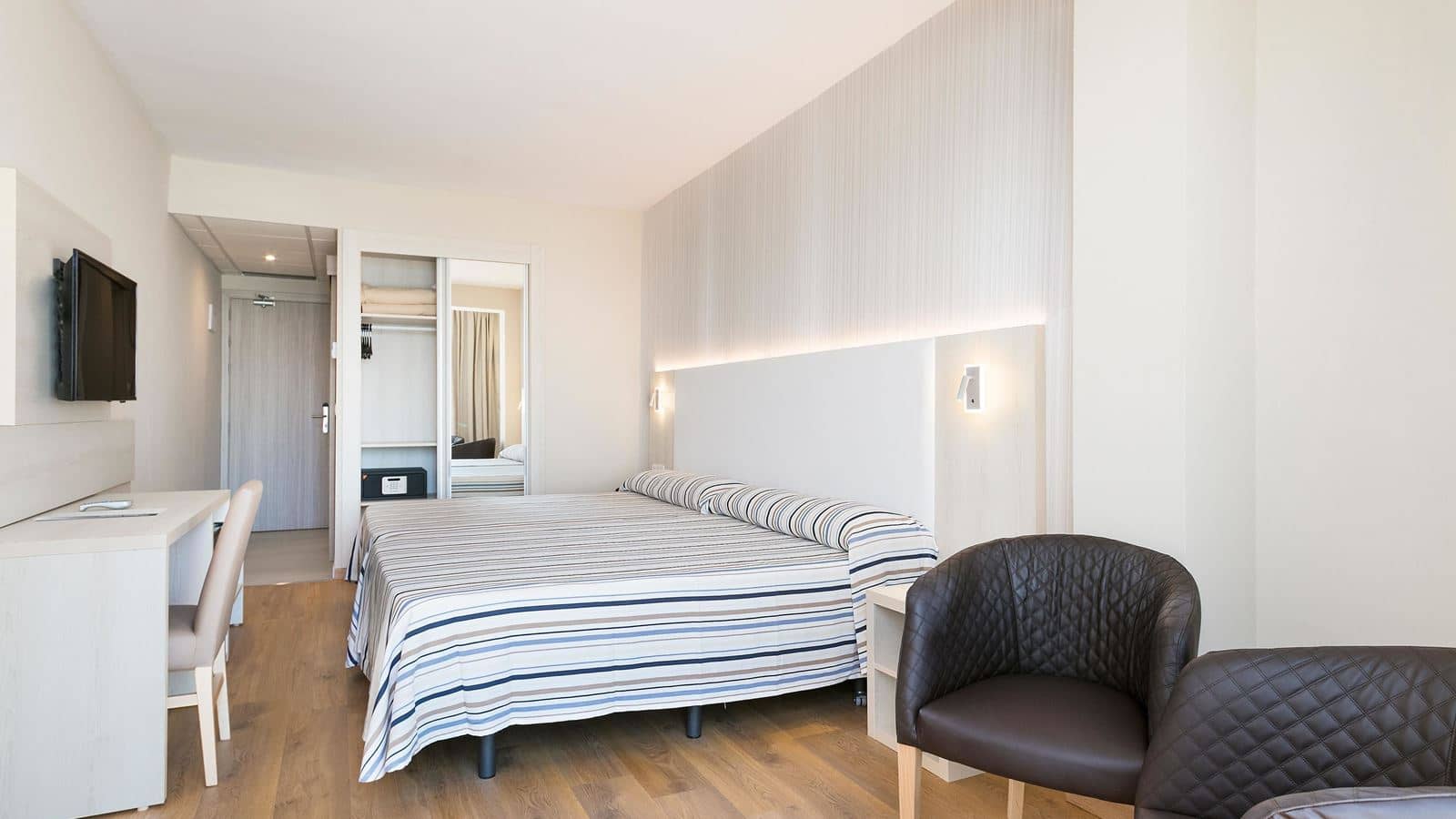 rooms-superior-singleuse-balcony-or-terrace