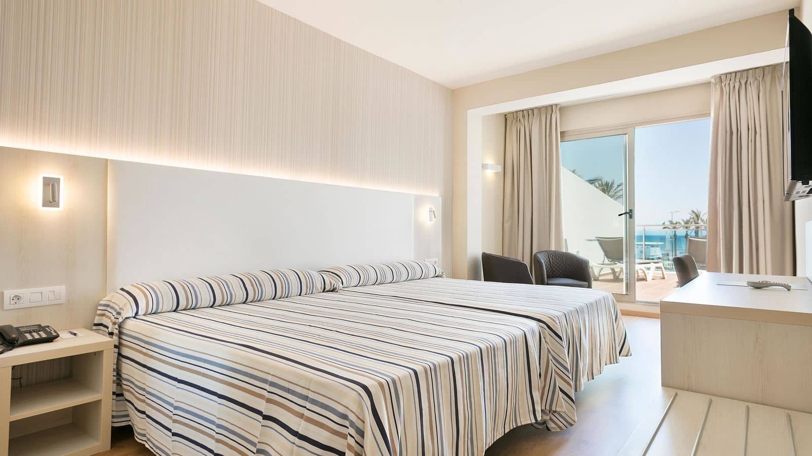 rooms-superior-seaview-with-balcony-or-terrace