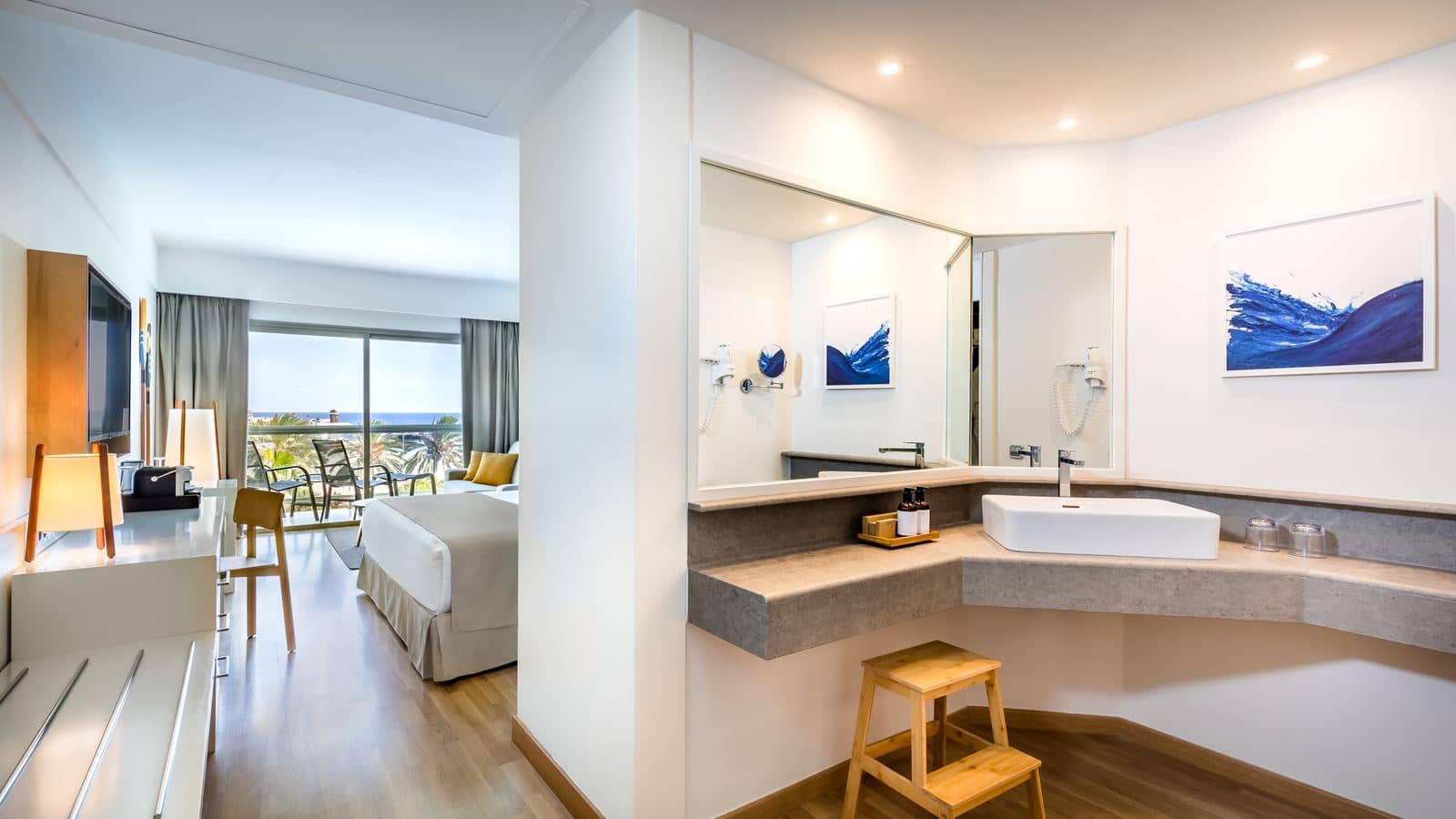 rooms-deluxe-room-ocean-view-balcony-or-terrace