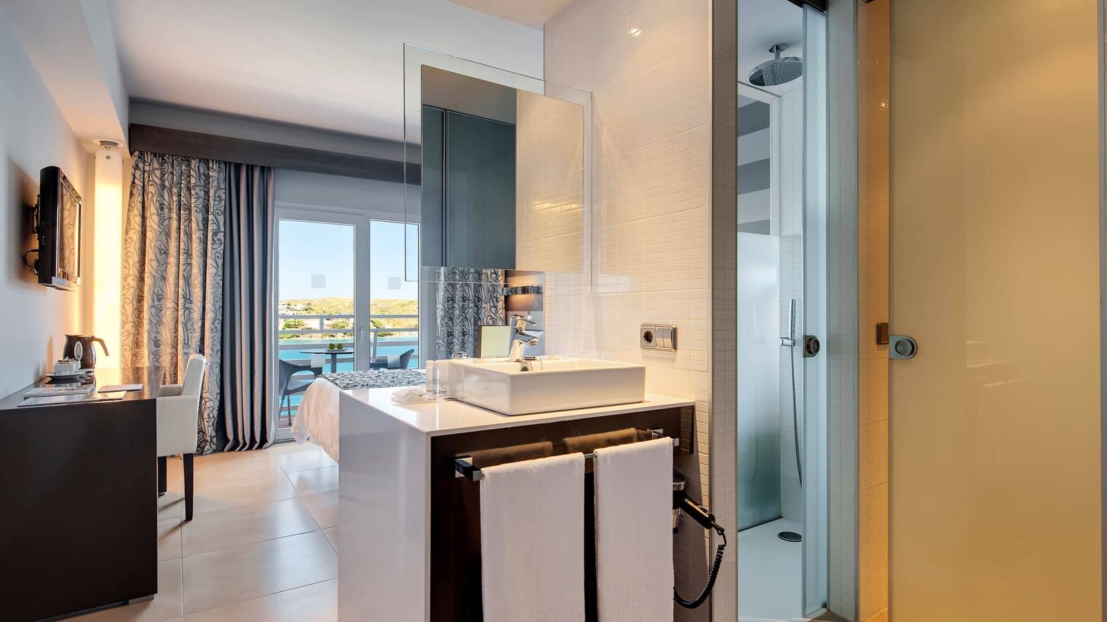rooms-superior-room-sea-view-balcony-or-terrace