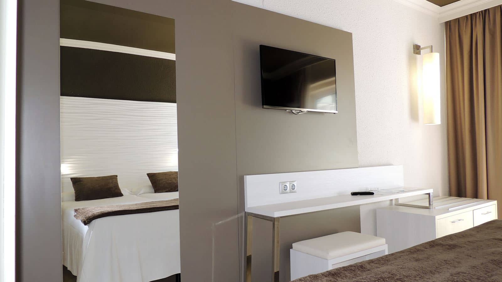 rooms-double-standard-room-balcony-or-terrace