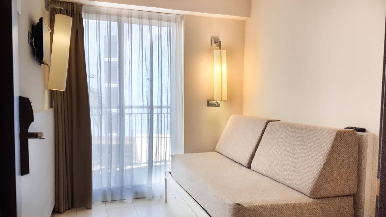 rooms-family-room