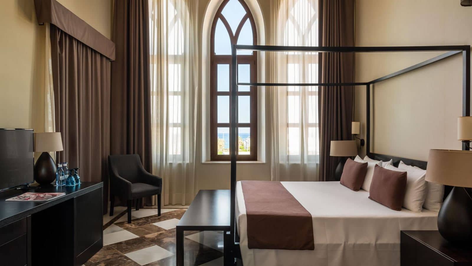rooms-double-club-with-balcony-or-terrace