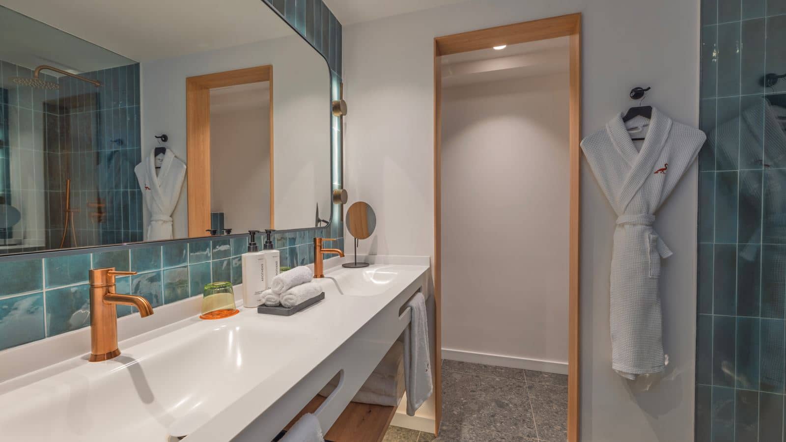 rooms-1-bedroom-suite-balcony-or-terrace