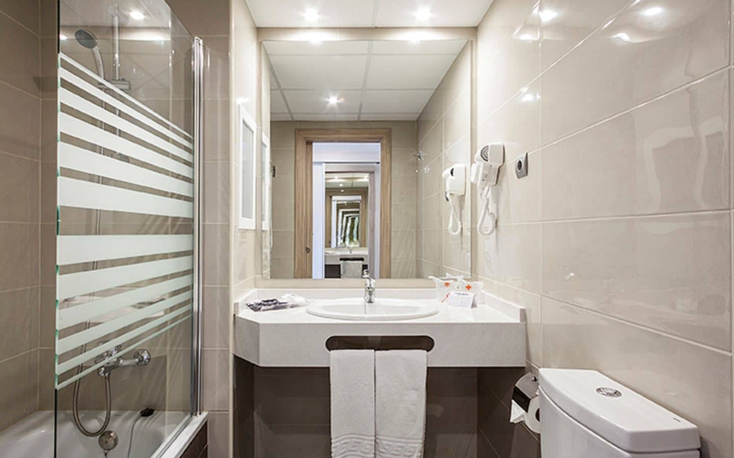 rooms-standard-room