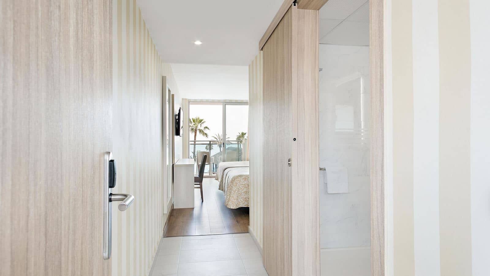 rooms-family-room-sea-view