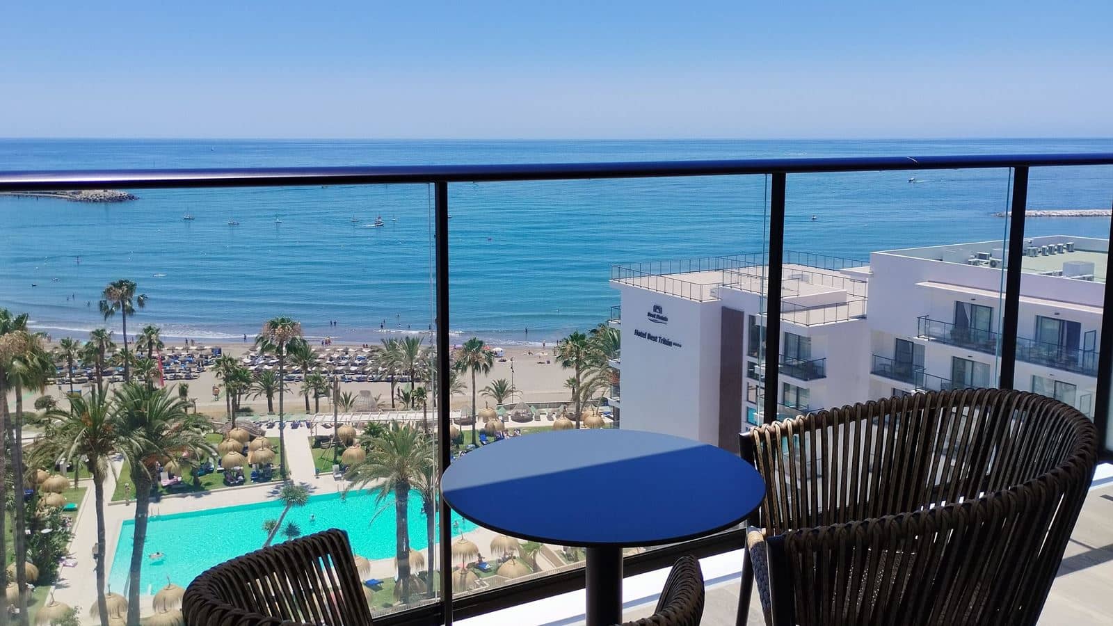 rooms-premium-room-front--sea-view