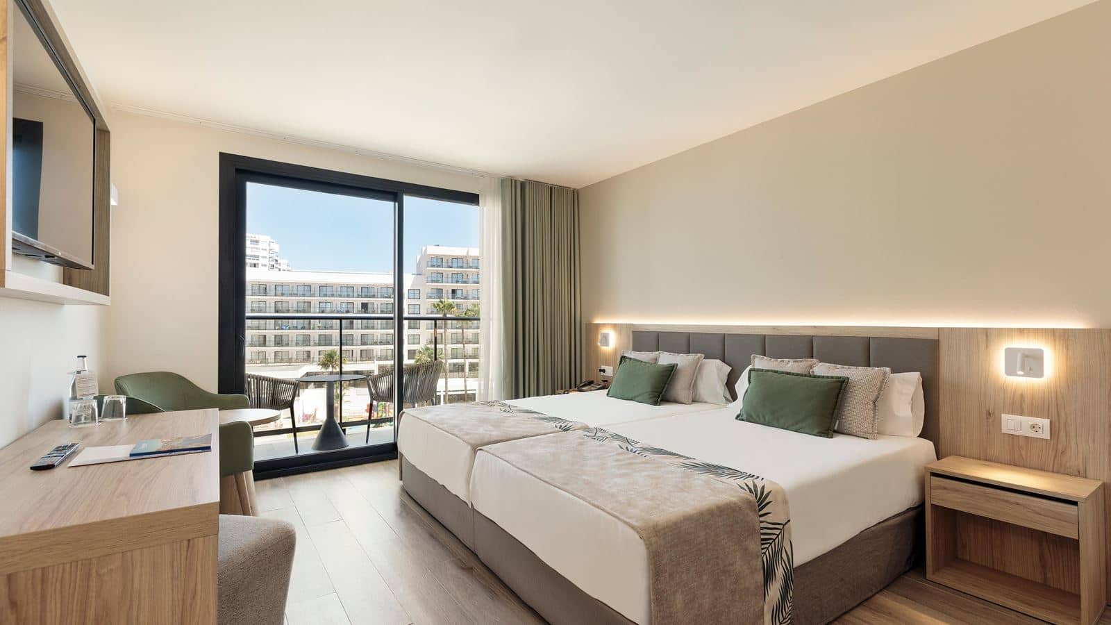 rooms-superior-pool-view-and-sea-side