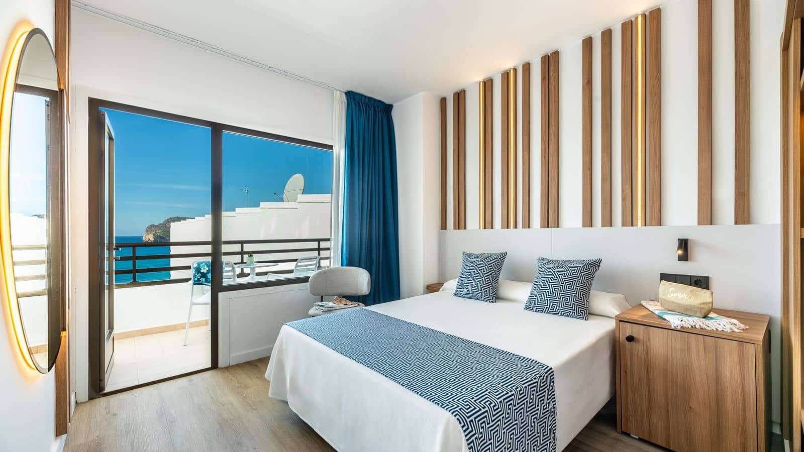 rooms-single-balcony