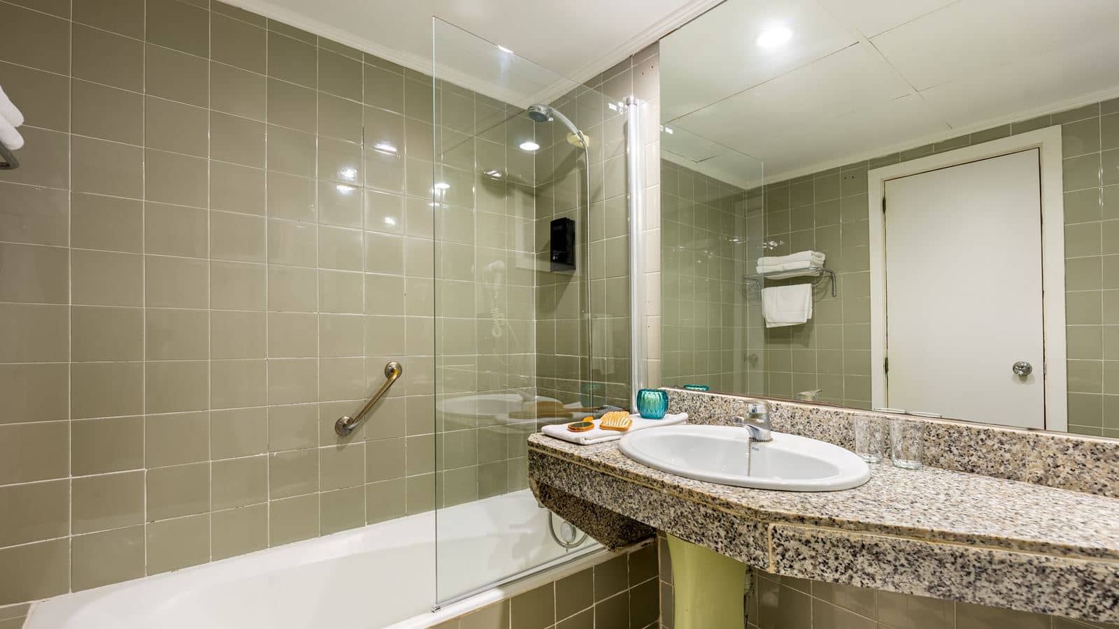 rooms-single-balcony