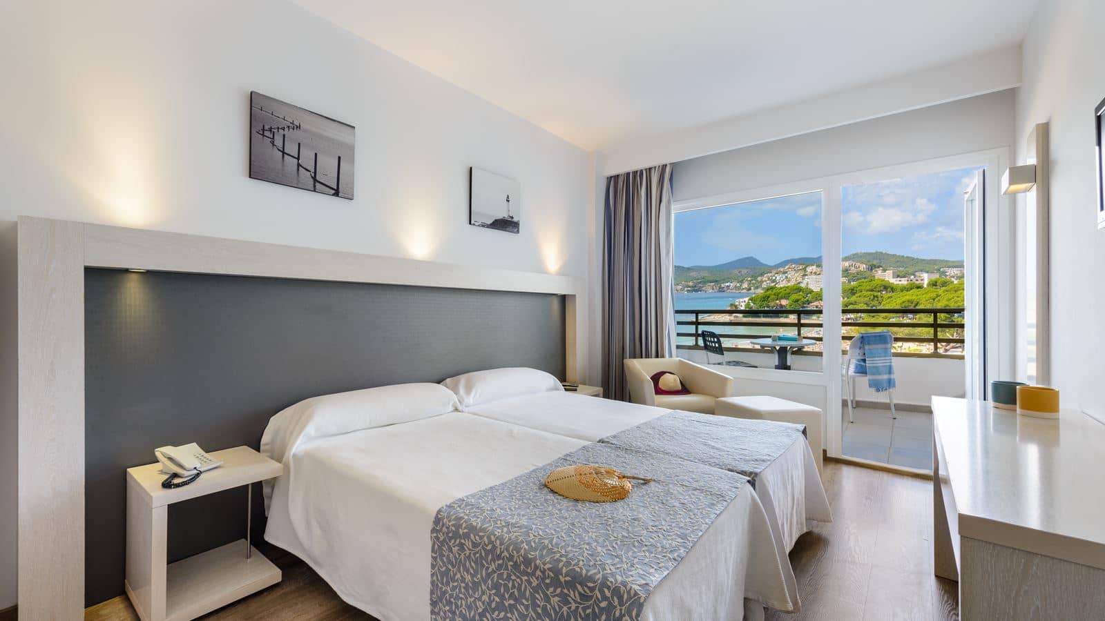 rooms-twin-sea-view-extra-bed-balcony