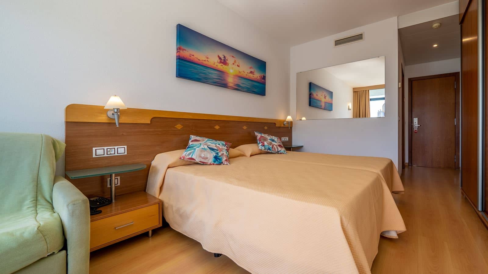 rooms-double-standard-balcony-or-terrace
