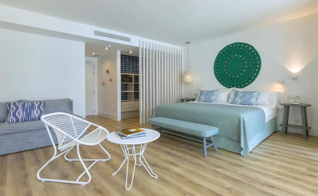 rooms-suite-premium-mediterranean-pool-view-balcony-or-terrace