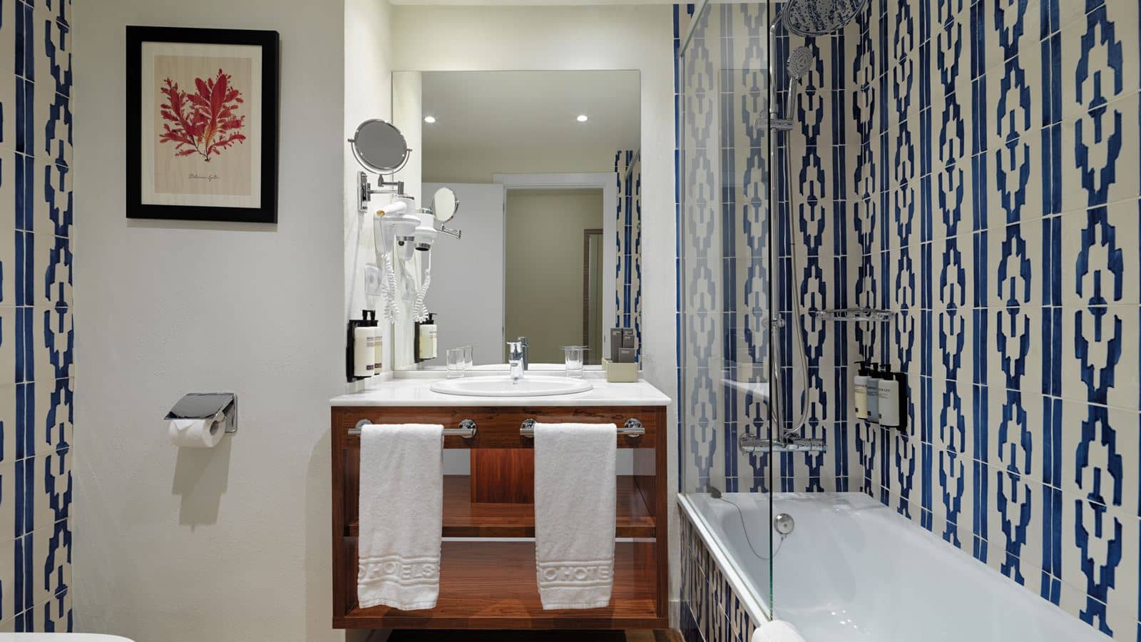 rooms-standard-pool-view-room