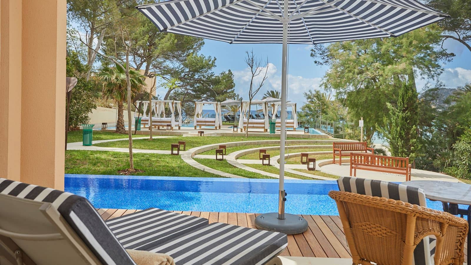 rooms-swim-up-partial-ocean-view-preffered-club