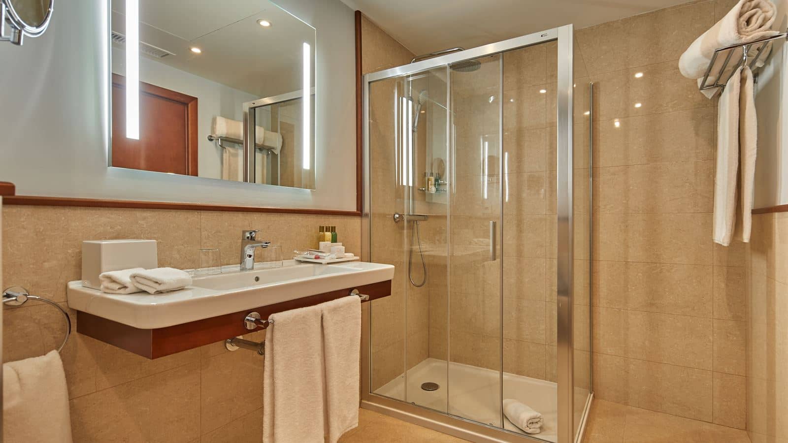 rooms-juior-suite-sea-view-front-preffered-club