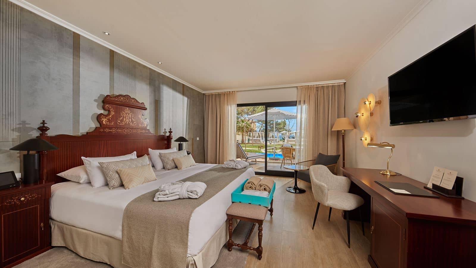 rooms-swim-up-partial-ocean-view-preffered-club