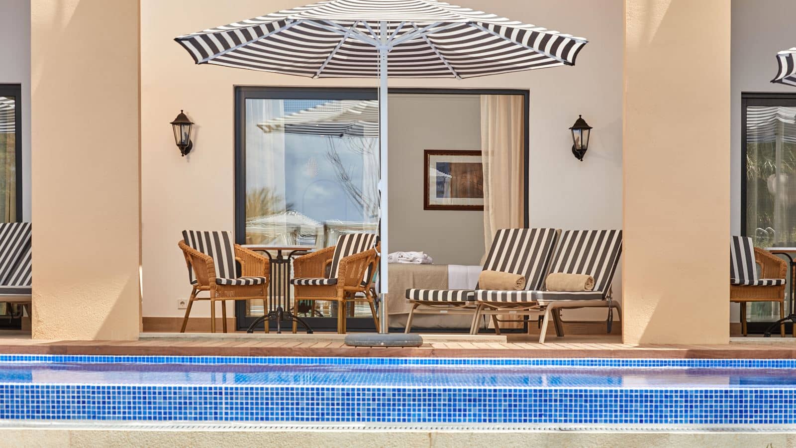 rooms-swim-up-partial-ocean-view-preffered-club