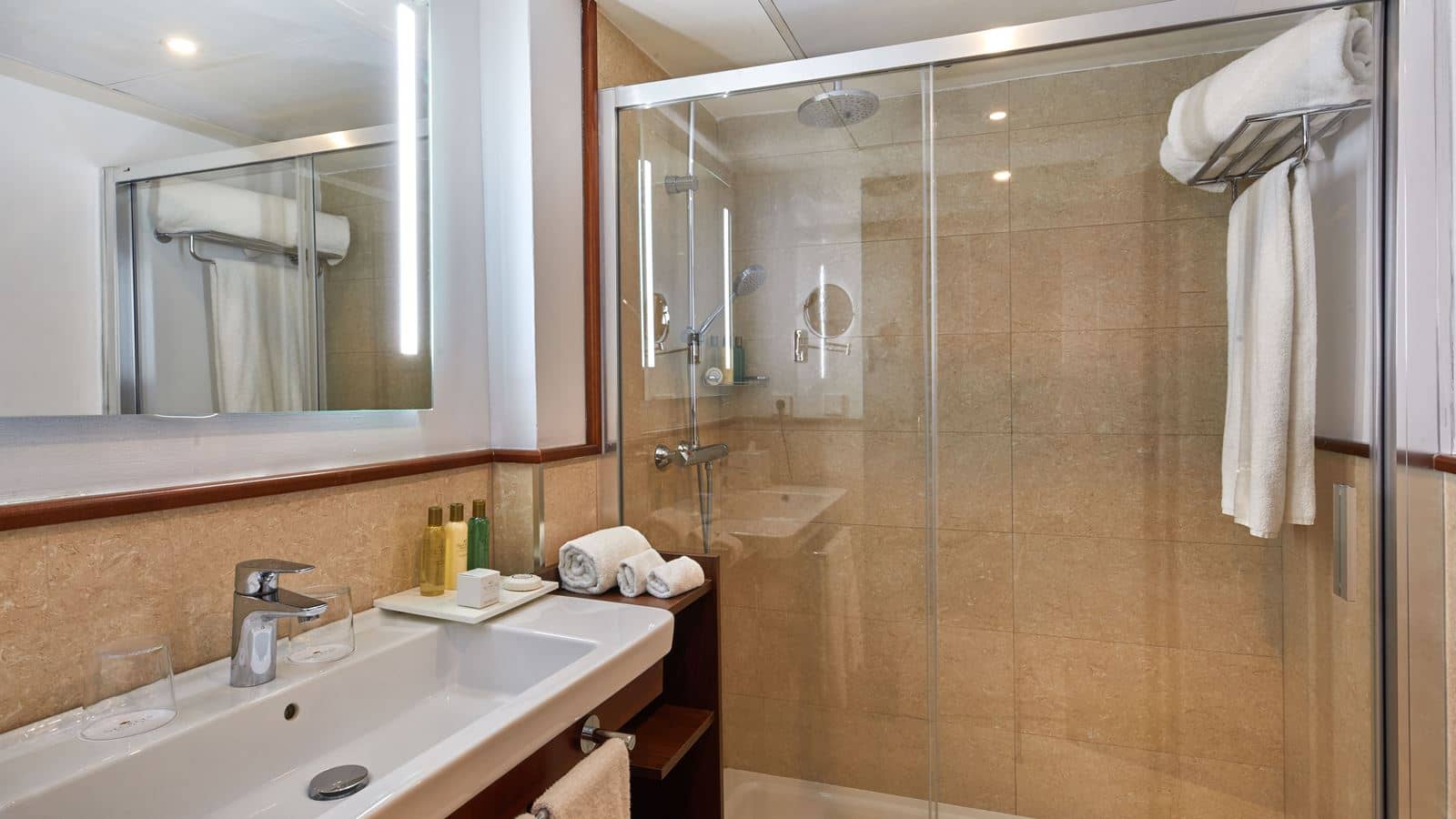 rooms-double-deluxe-front-sea-view-balcony-or-terrace