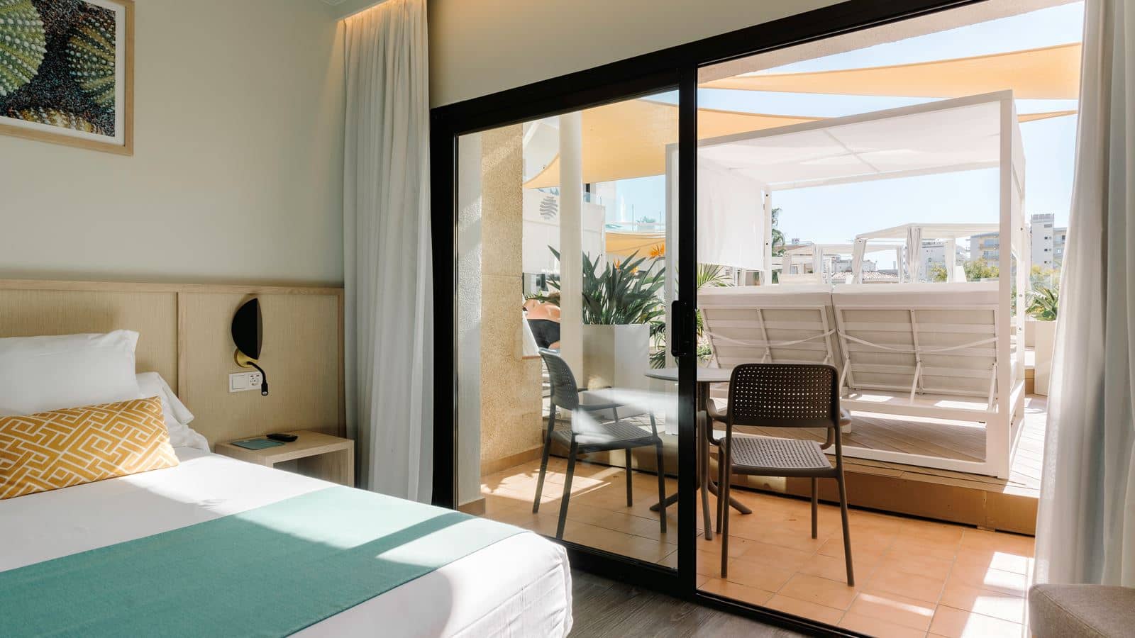 rooms-my-favorite-club-double-premium-with-bali-bed