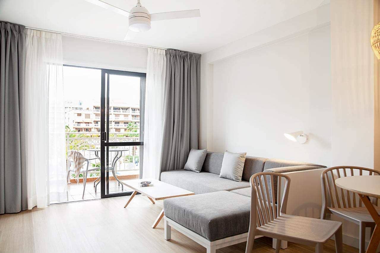 rooms-2-bedroom-superior-apartment-sea-view-balcony-or-terrace