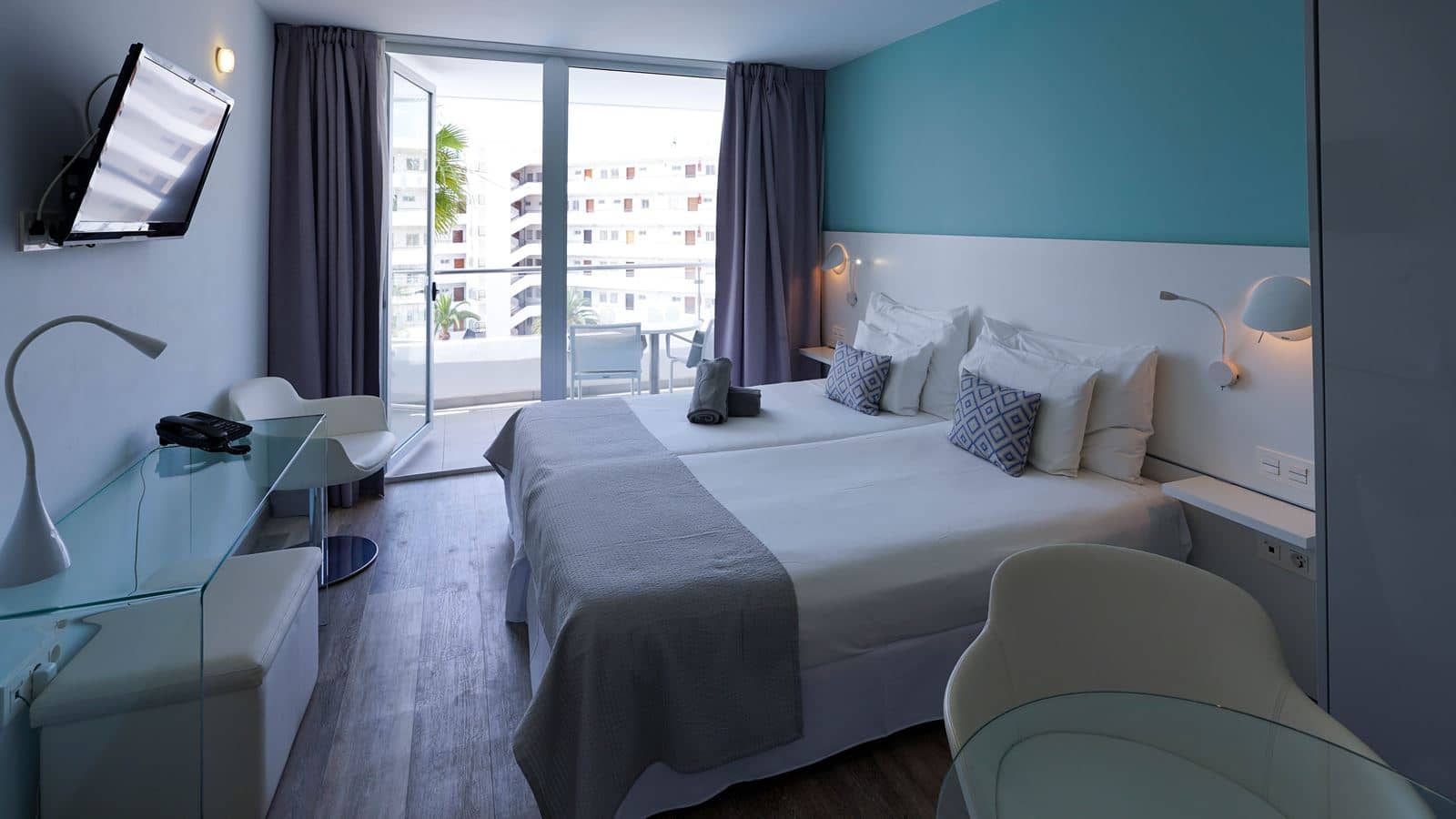 rooms-junior-suite-standard-classic--balcony-or-terrace