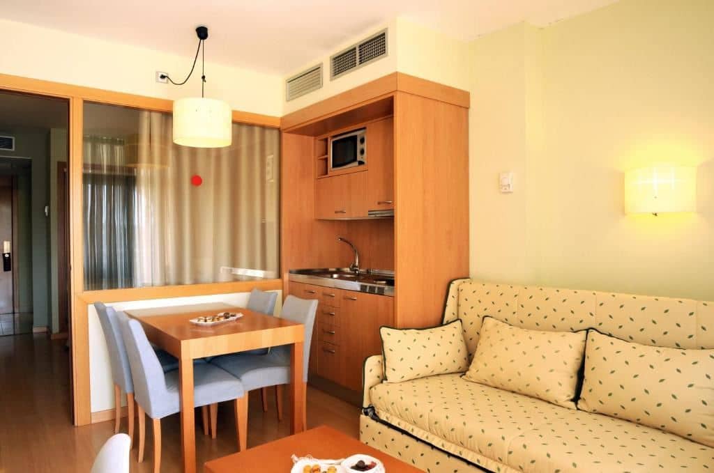 rooms-family-room