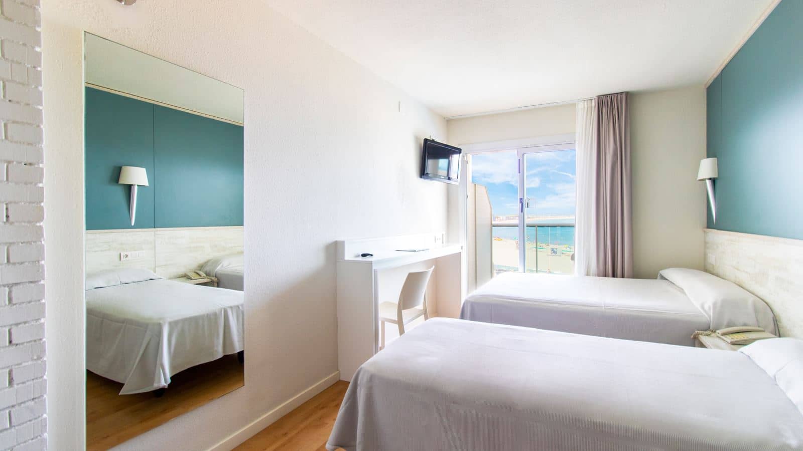 rooms-standard-sea-view-balcony-or-terrace