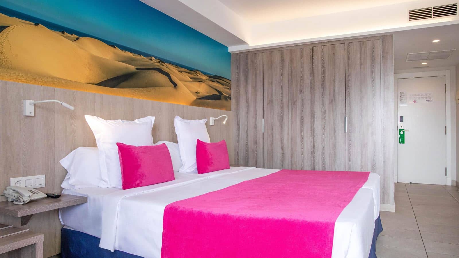 rooms-deluxe-twin--room